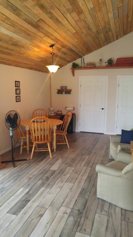 Villa Wolfwood Guest Ranch Clearwater Exterior foto